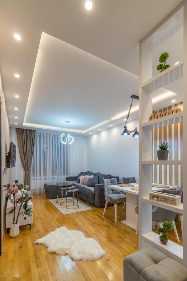 Posebna Prica-lux *